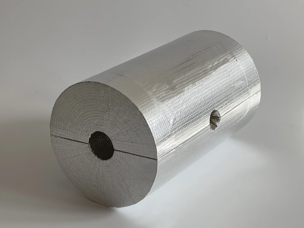 Dan-isoFIT PUR-isolering til fjernvarme – skræddersyet løsning til ventiler, flanger og pumper for effektiv varmebeskyttelse.