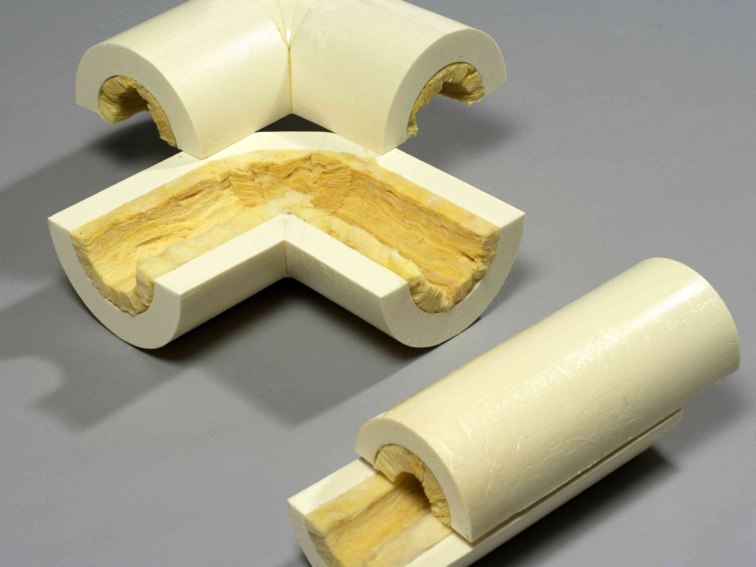 Dan-isoMOULD teknisk rørisolering i pur med uld - en bøjning og en lige isoleringsløsning