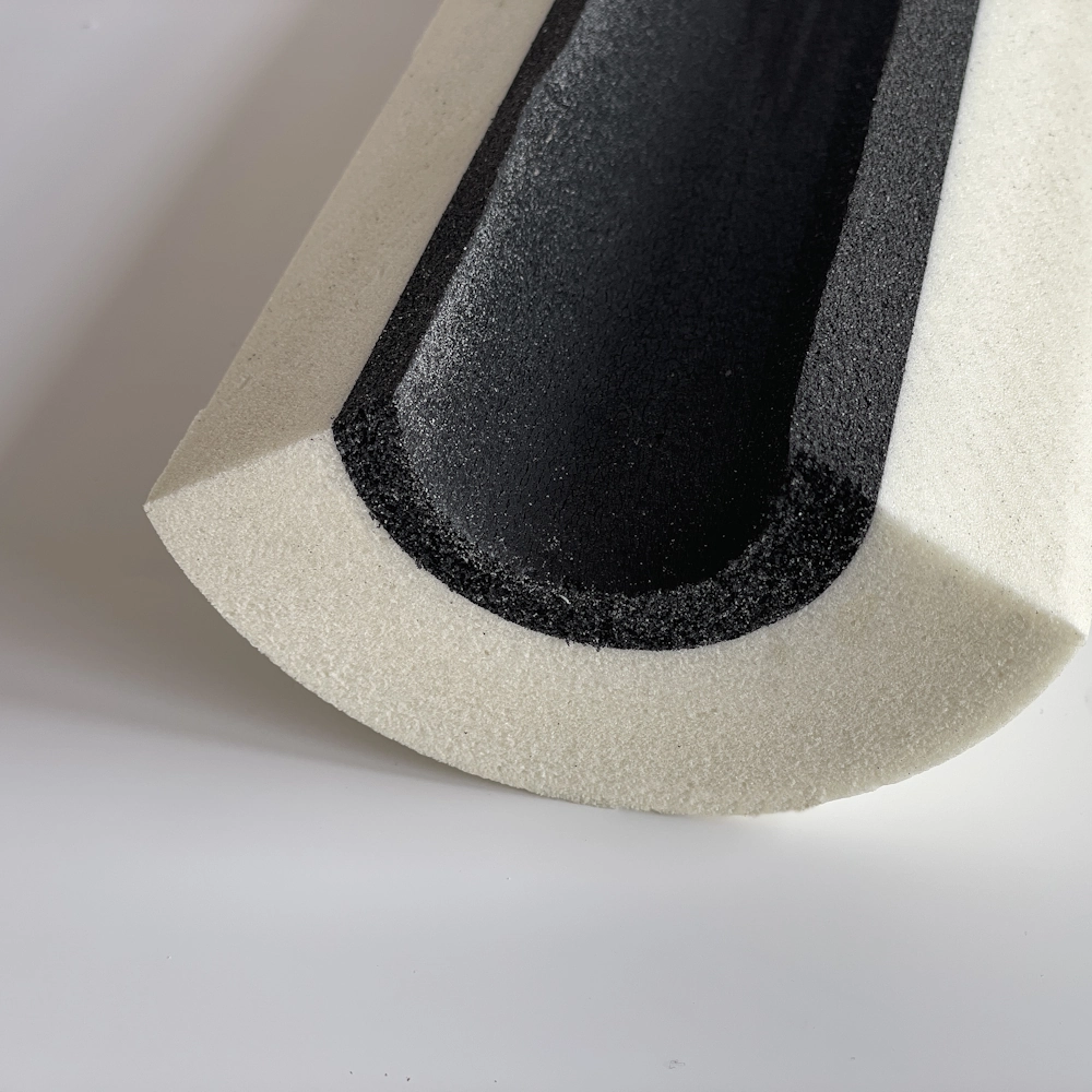 an-isoMOLD technical pipe insulation in PUR with cellular rubber – seen with section from the end