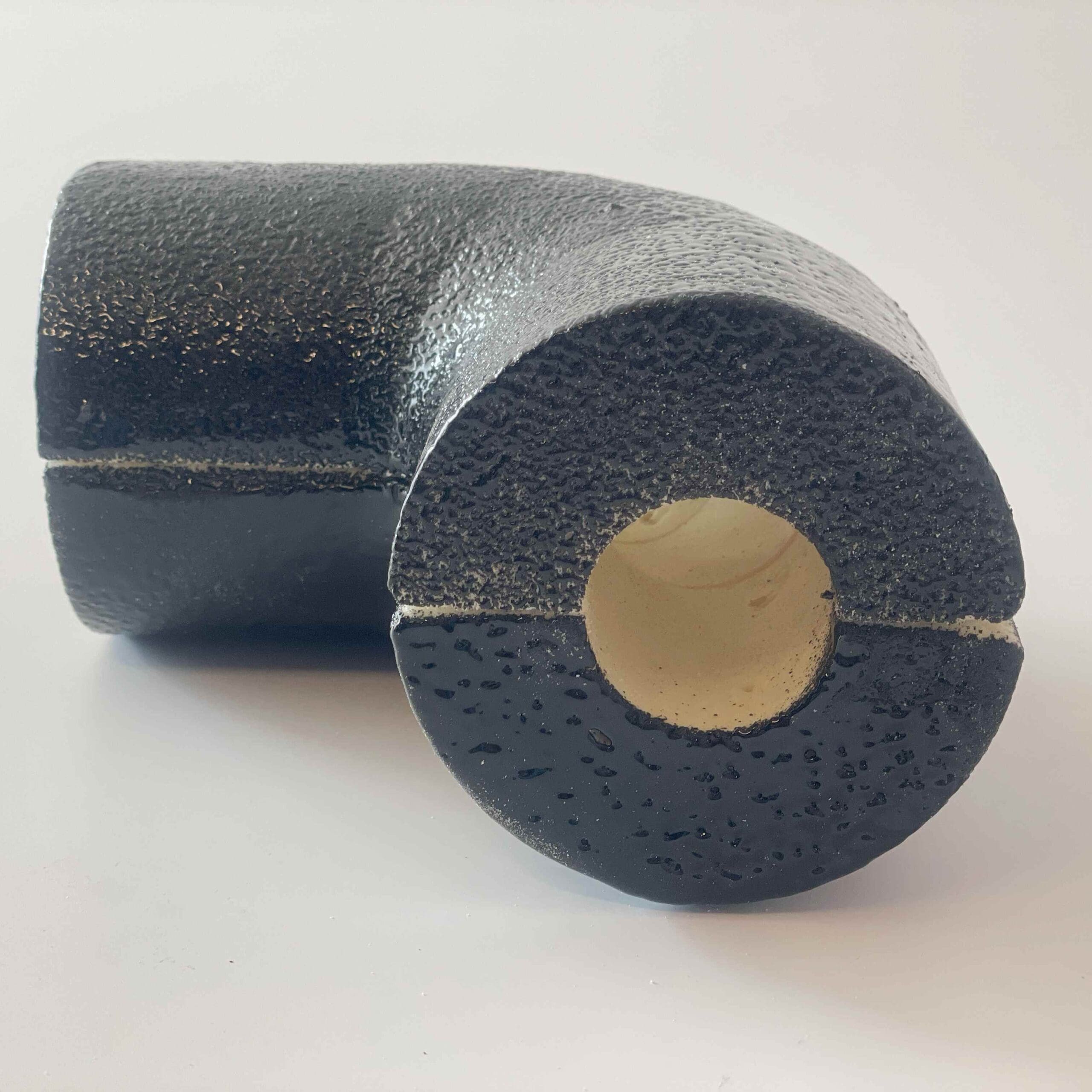 UV-resistant polyurethane pipe insulation from Dan-isoUV for outdoor technical insulation of pipe installations.