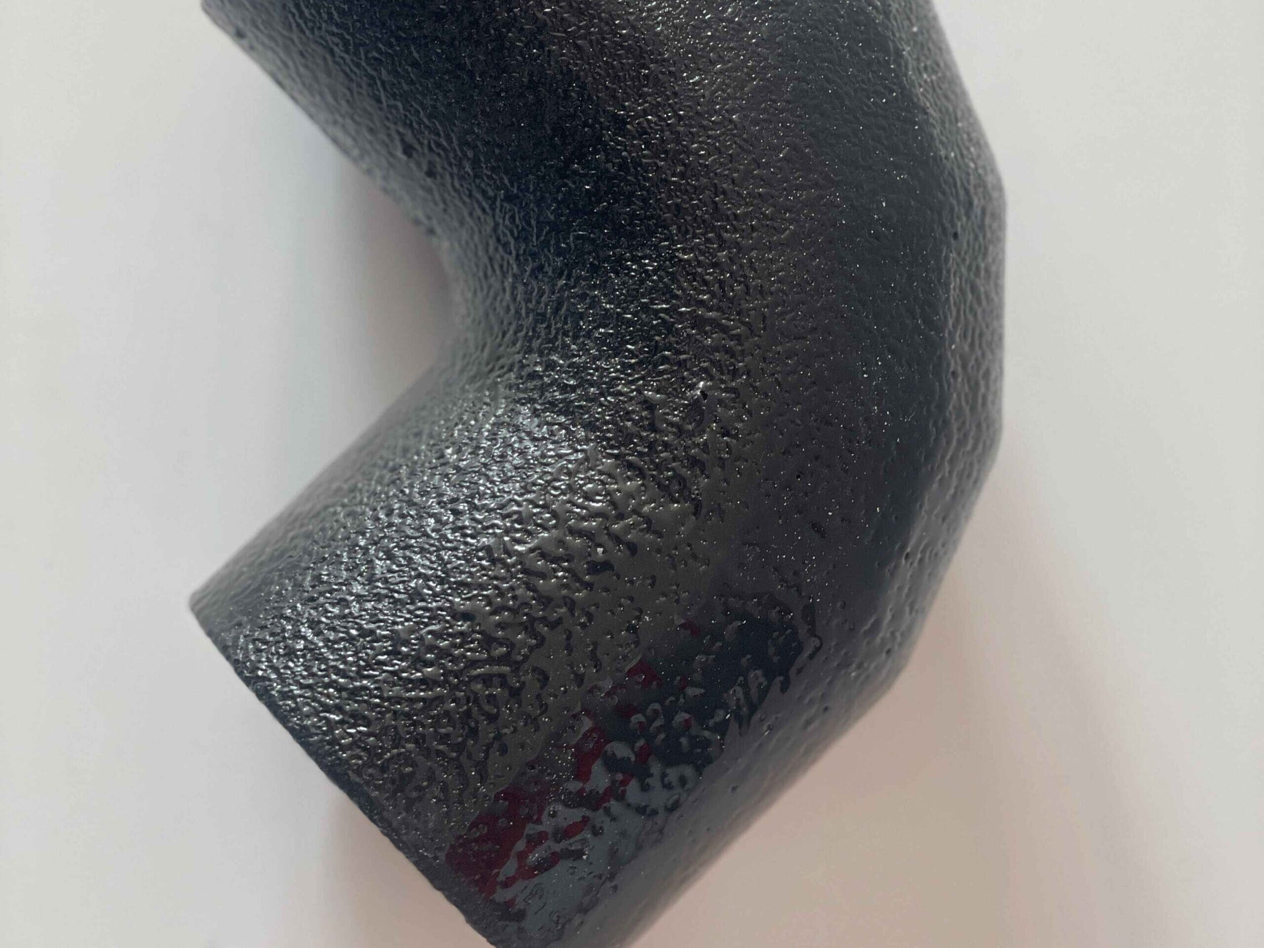 UV-bestandig polyurethan rørisolering fra Dan-isoUV til udendørs teknisk isolering af rørinstallationer.