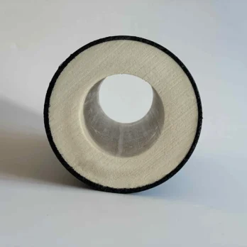 Zylindrisches Isolierelement mit PE-Polyethylen und heller Innenfläche, verwendet für Industriekonstruktionen.